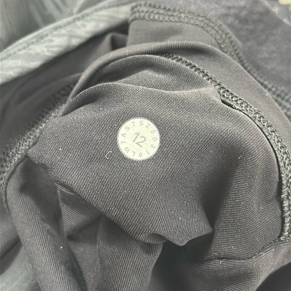 Lululemon Bootcamp Ready Short 3.5" Stride Emboss Black - Picture 5 of 6